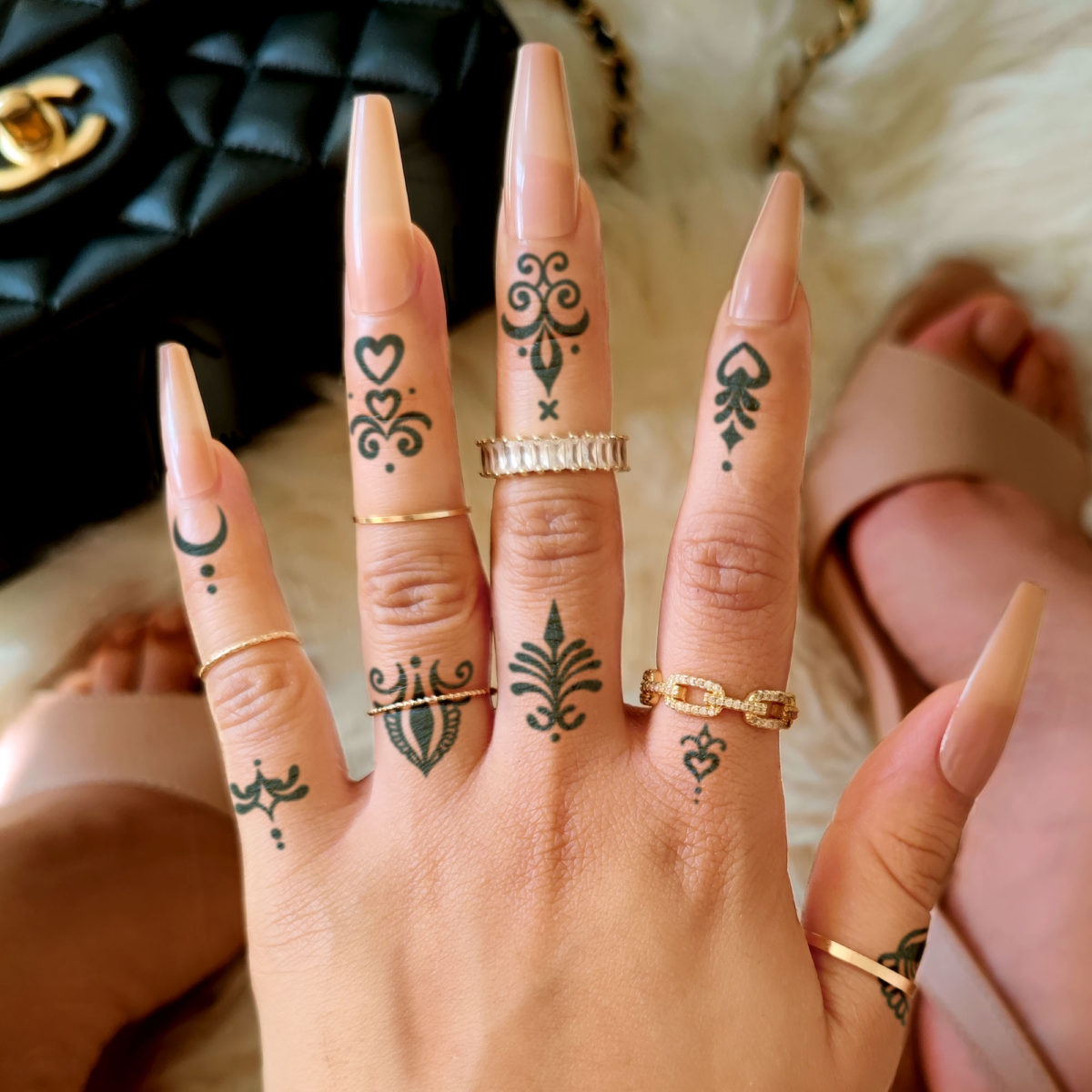 Does the ring tattoo go around the finger as well? - Quora-vachngandaiphat.com.vn