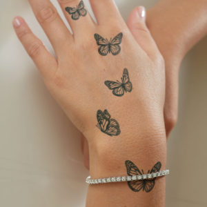 semi permanent Tattoo | Lasts up to 2 weeks | Temporary Tattoo | Christmas Gift Idea | Jagua henna | tatouage temporaire | Natural Black henna | sexy hand tattoo | butterfly tattoo