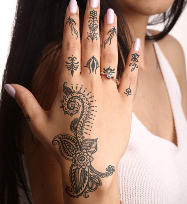 semi permanent Tattoo | Lasts up to 2 weeks | Temporary Tattoo | Christmas Gift Idea | Jagua henna | tatouage temporaire | Natural Black henna | sexy hand tattoo | traditional henna tattoo